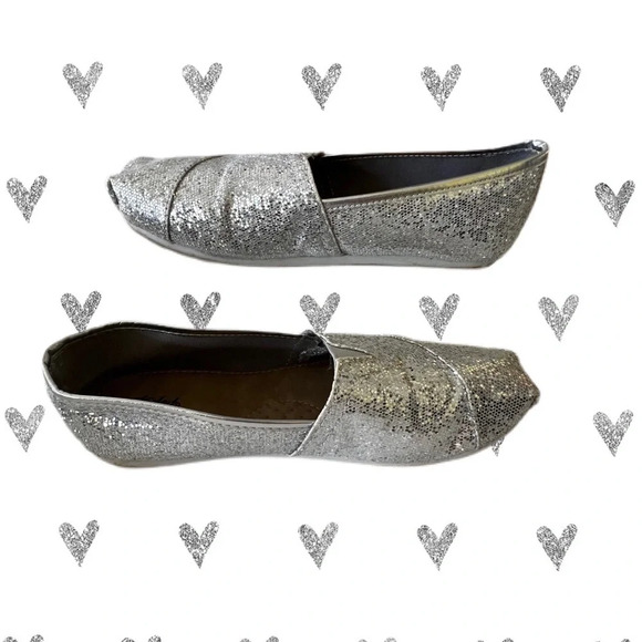 Faded Glory slip on shoes.  Silver sparkles.  Size 7.  Excellent condition - Picture 1 of 8